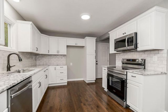 6807 N Walnut Street, Kansas City, MO 64118
