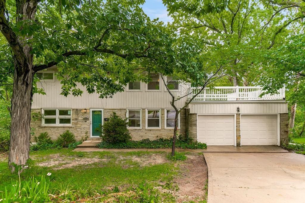 6807 N Walnut Street, Kansas City, MO 64118