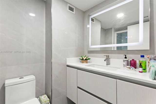 18031 Biscayne Blvd 1604, Aventura, FL 33160