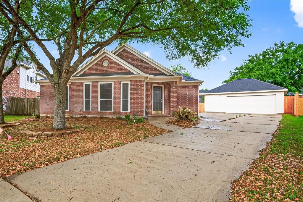 1646 Martin Lake Drive, Richmond, TX 77406