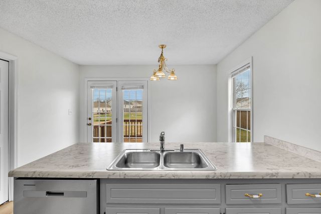 303 Pappy Dr, Oak Grove, KY 42262