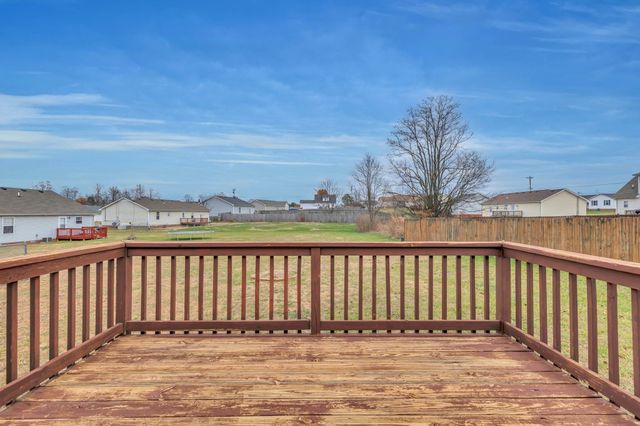 303 Pappy Dr, Oak Grove, KY 42262