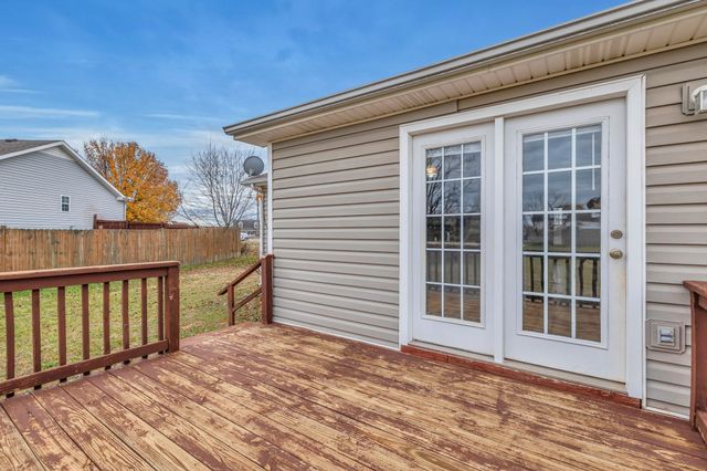 303 Pappy Dr, Oak Grove, KY 42262