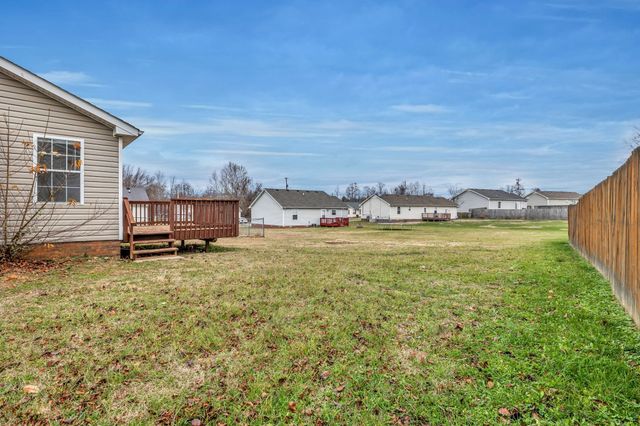 303 Pappy Dr, Oak Grove, KY 42262