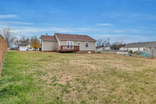 303 Pappy Dr, Oak Grove, KY 42262