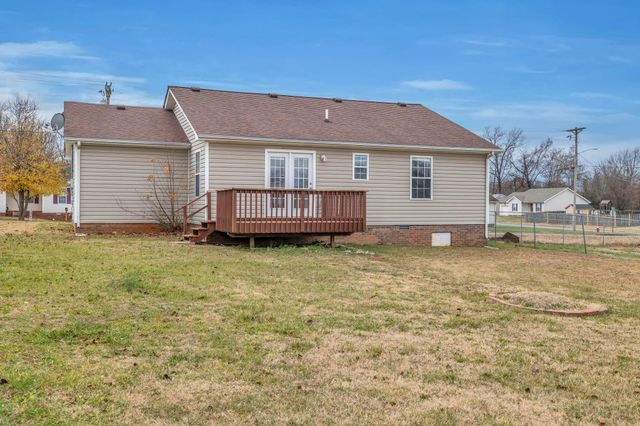 303 Pappy Dr, Oak Grove, KY 42262