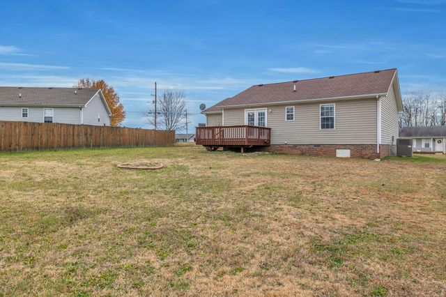 303 Pappy Dr, Oak Grove, KY 42262