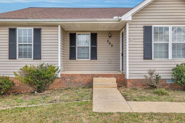 303 Pappy Dr, Oak Grove, KY 42262