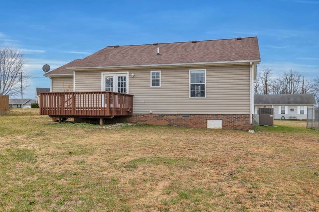 303 Pappy Dr, Oak Grove, KY 42262
