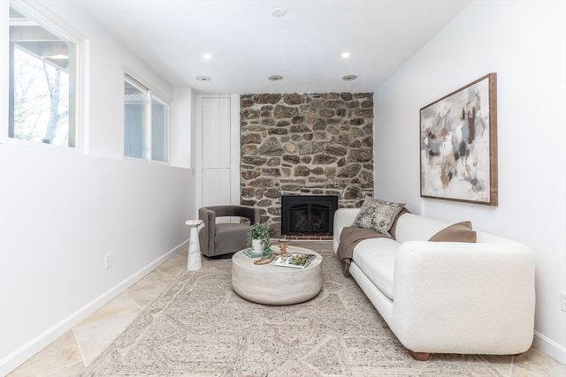 100 Bradford Road, Weston, MA 02493