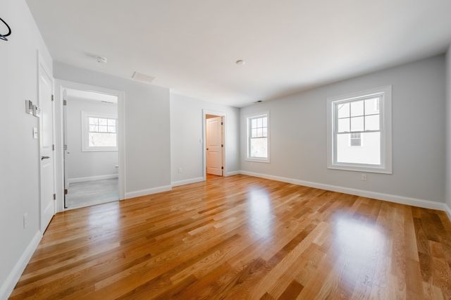 33 Strongwater Drive, Salem, MA 01970