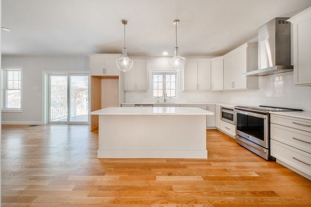 33 Strongwater Drive, Salem, MA 01970