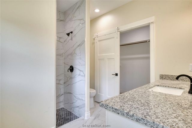 1112 Holly Springs Street, Huntsville, TX 77320