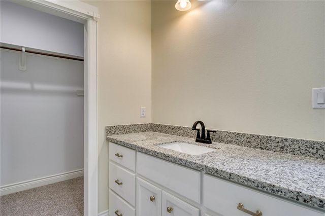 1112 Holly Springs Street, Huntsville, TX 77320