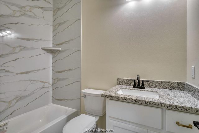 1112 Holly Springs Street, Huntsville, TX 77320