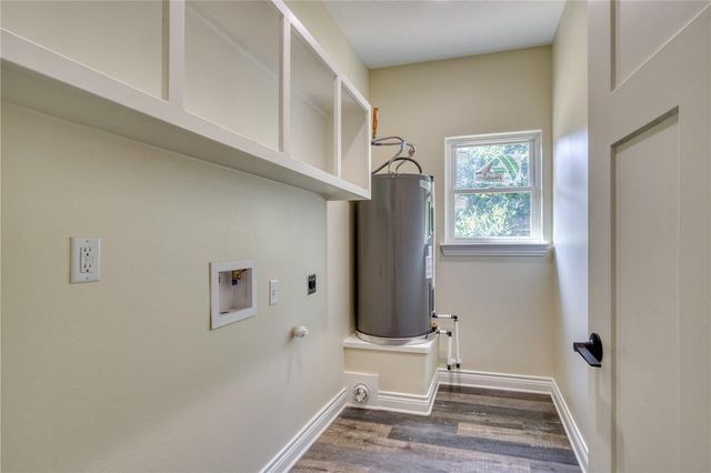 1112 Holly Springs Street, Huntsville, TX 77320