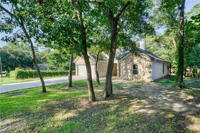 1112 Holly Springs Street, Huntsville, TX 77320