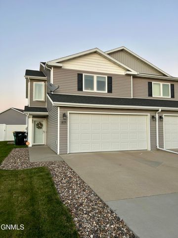 3225 Dortmund Drive, Bismarck, ND 58504 property photo