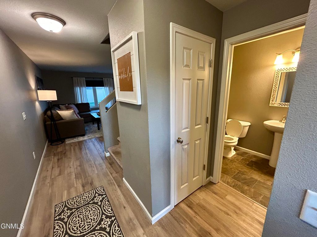 3225 Dortmund Drive, Bismarck, ND 58504 photo 2