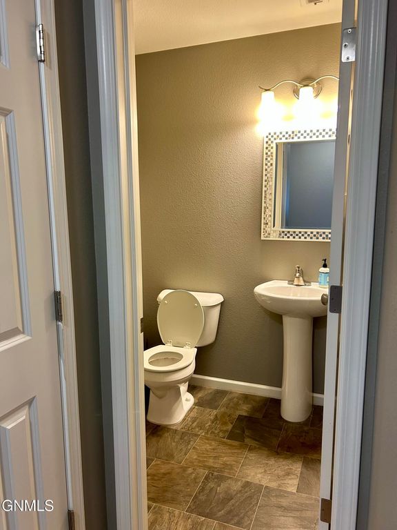 3225 Dortmund Drive, Bismarck, ND 58504 photo 4