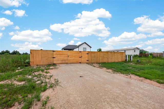 1269 Road 5714, Cleveland, TX 77327