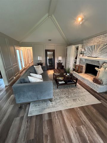 6014 Daven Oaks Drive, Dallas, TX 75248