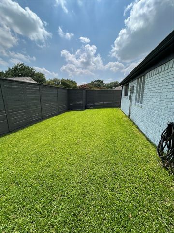 6014 Daven Oaks Drive, Dallas, TX 75248