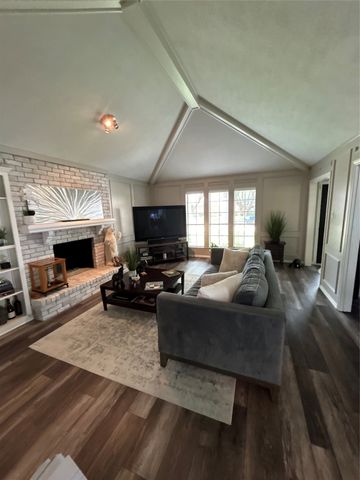6014 Daven Oaks Drive, Dallas, TX 75248
