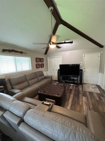 6014 Daven Oaks Drive, Dallas, TX 75248