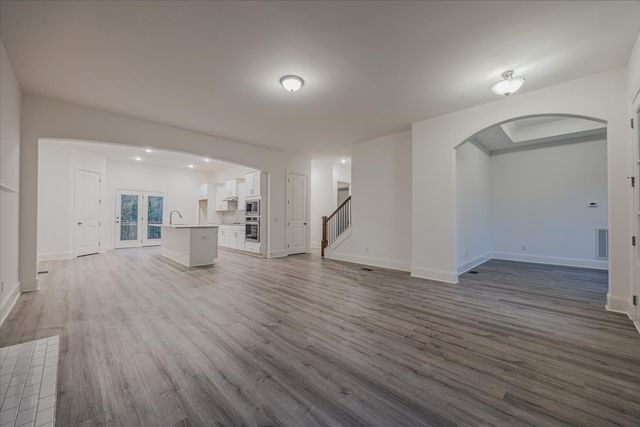 701 Harpeth Knoll Ct, Nashville, TN 37221