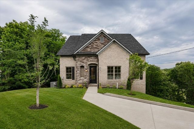 701 Harpeth Knoll Ct, Nashville, TN 37221