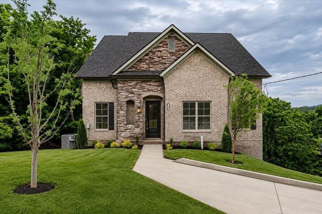 701 Harpeth Knoll Ct, Nashville, TN 37221