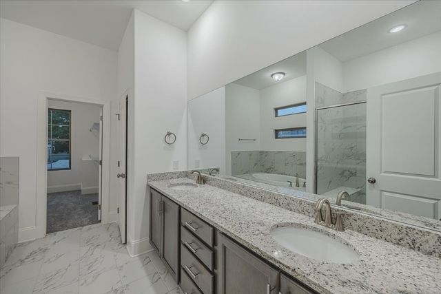 701 Harpeth Knoll Ct, Nashville, TN 37221
