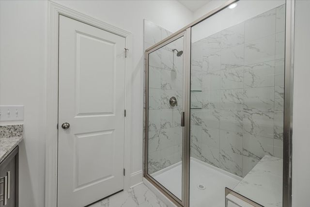701 Harpeth Knoll Ct, Nashville, TN 37221
