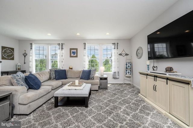 31 ROCKHILL LN, Chesterfield, NJ 08515