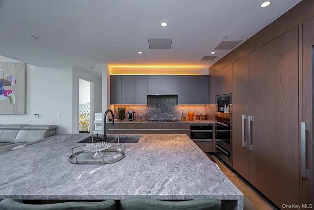 133-36 37th Avenue PH3B, Flushing, NY 11354