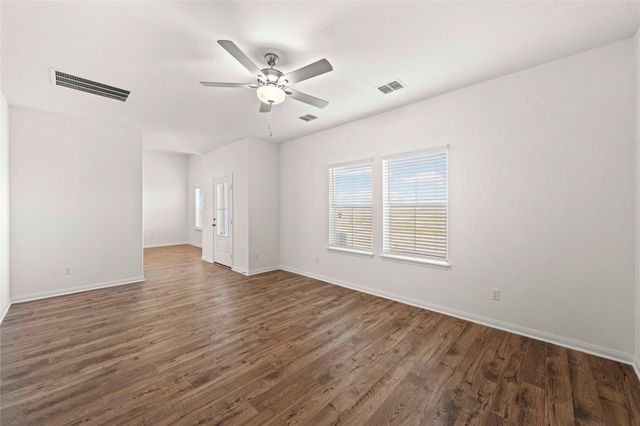 109 Desert Hare DR, Jarrell, TX 76537