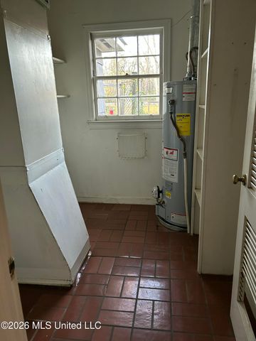 1424 E Northside Drive, Jackson, MS 39211