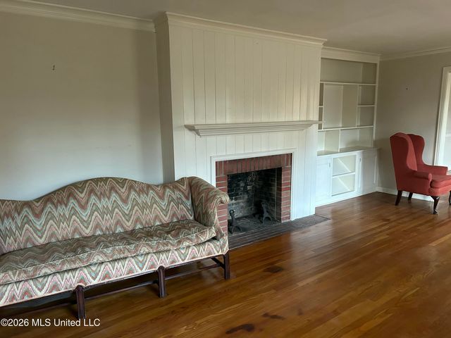 1424 E Northside Drive, Jackson, MS 39211