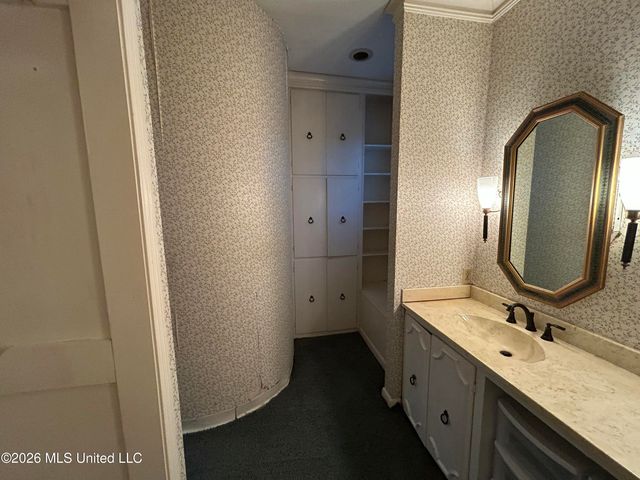 1424 E Northside Drive, Jackson, MS 39211