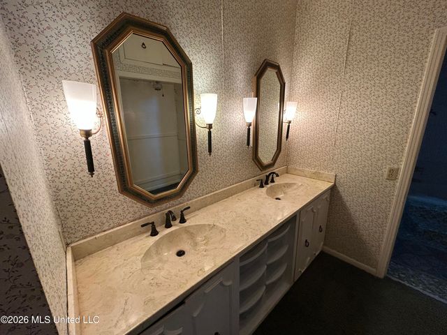 1424 E Northside Drive, Jackson, MS 39211