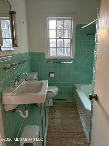 1424 E Northside Drive, Jackson, MS 39211