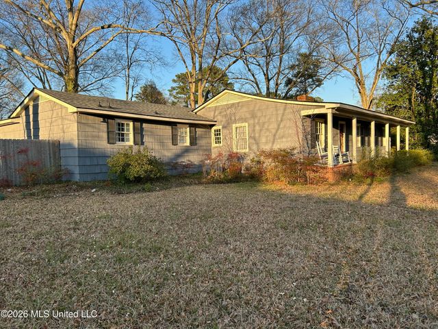 1424 E Northside Drive, Jackson, MS 39211
