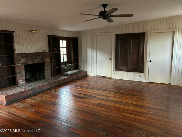 1424 E Northside Drive, Jackson, MS 39211