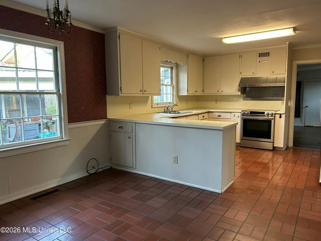 1424 E Northside Drive, Jackson, MS 39211