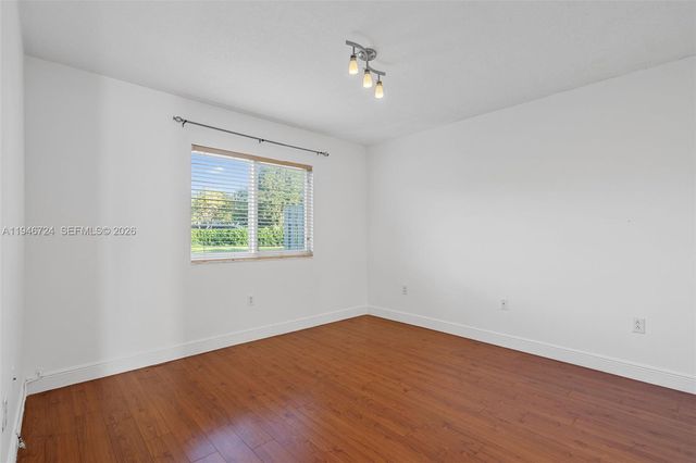 945 NE 34th Ave 103, Homestead, FL 33033