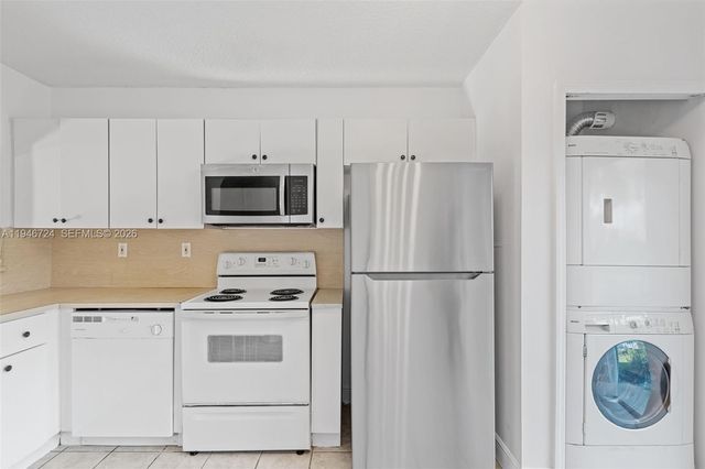 945 NE 34th Ave 103, Homestead, FL 33033