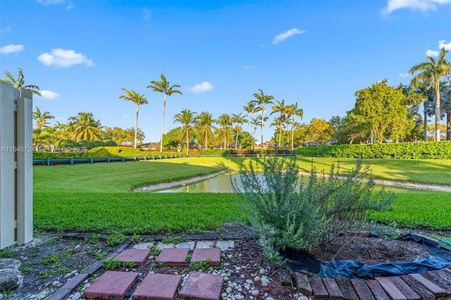 945 NE 34th Ave 103, Homestead, FL 33033