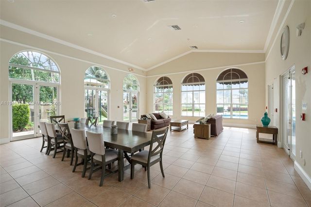 945 NE 34th Ave 103, Homestead, FL 33033