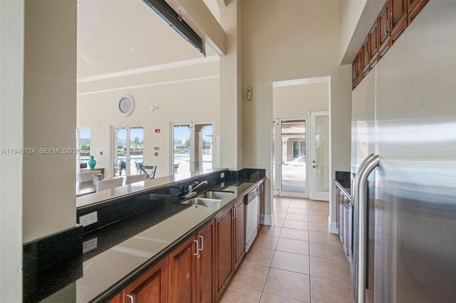 945 NE 34th Ave 103, Homestead, FL 33033